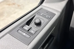 musta Volkswagen Transporter 2023 kuva 30.