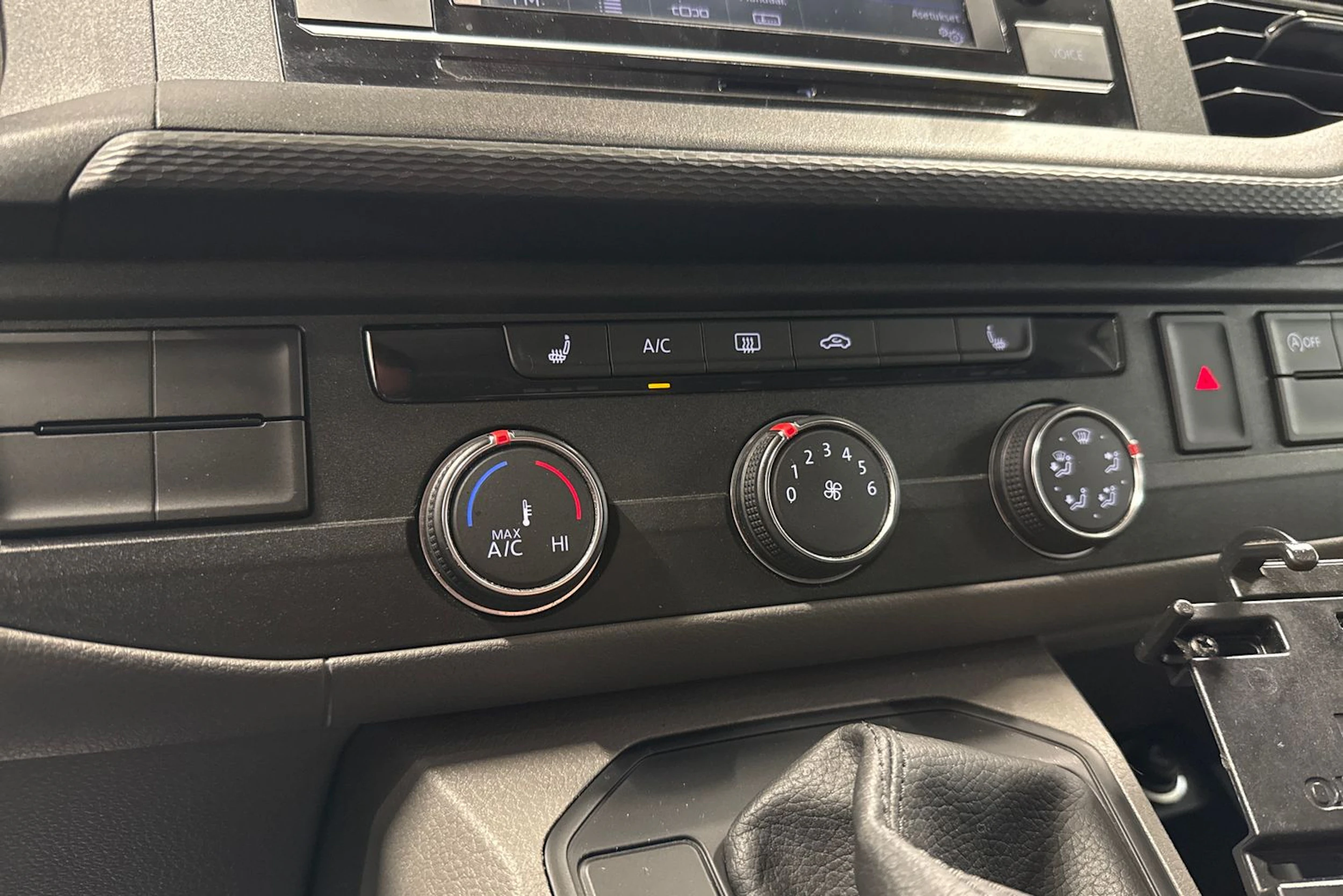 musta Volkswagen Transporter 2023 kuva 31.