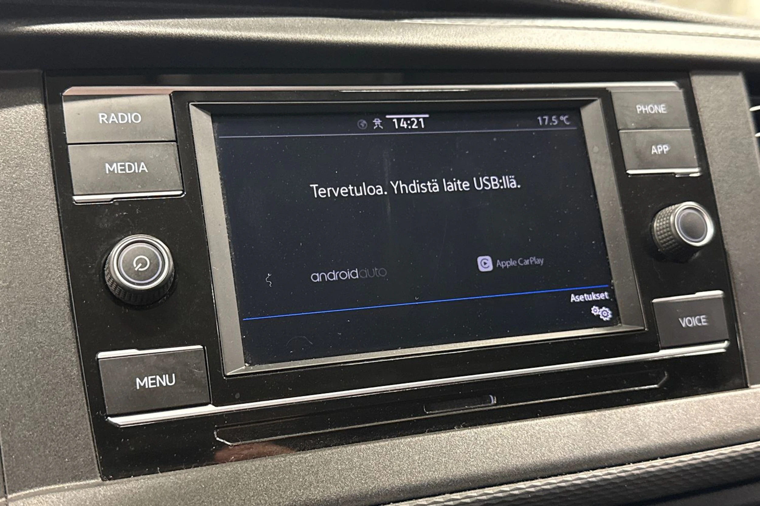 musta Volkswagen Transporter 2023 kuva 33.