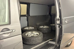met. harmaa Volkswagen Transporter 2024 kuva 15.