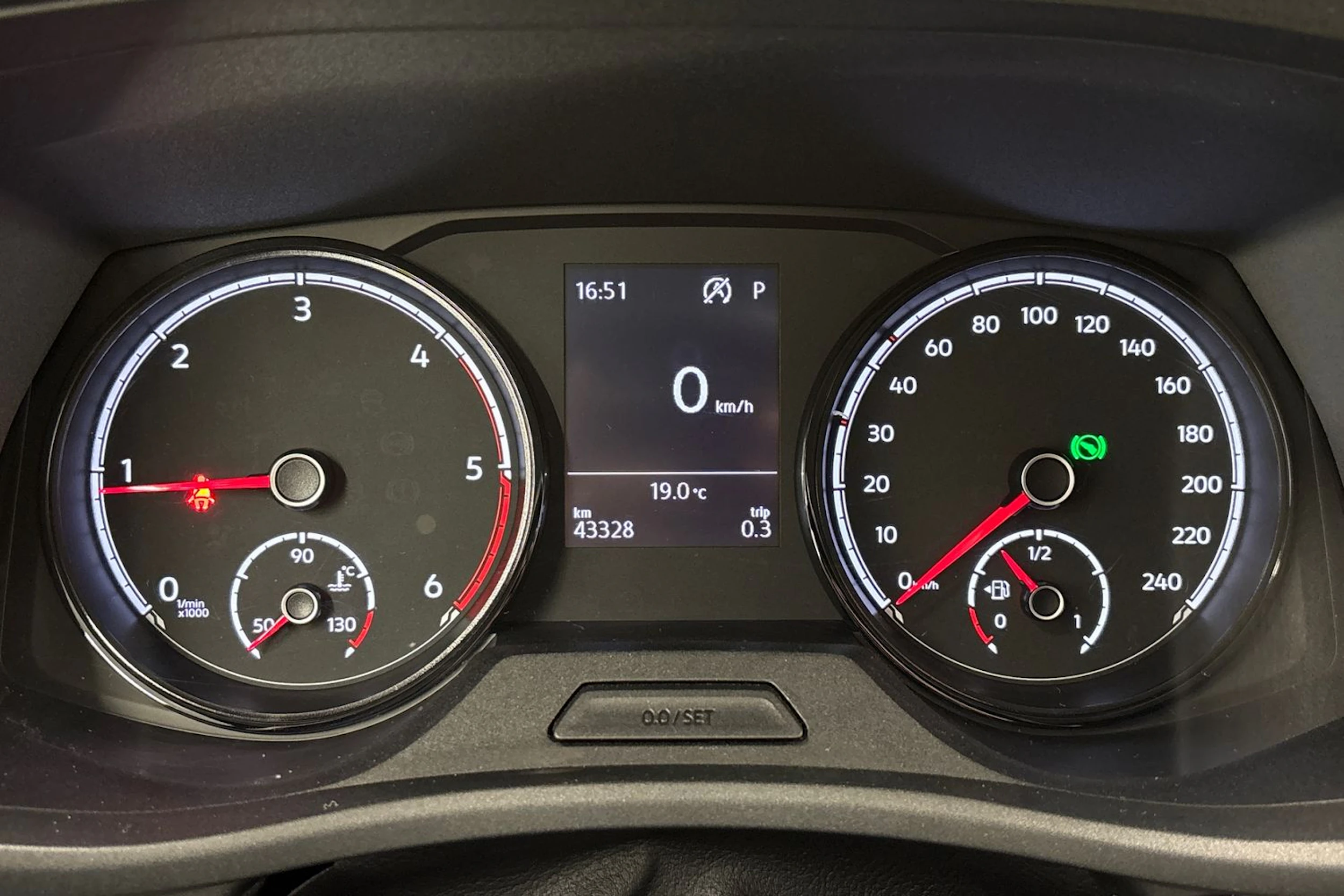 met. harmaa Volkswagen Transporter 2024 kuva 19.