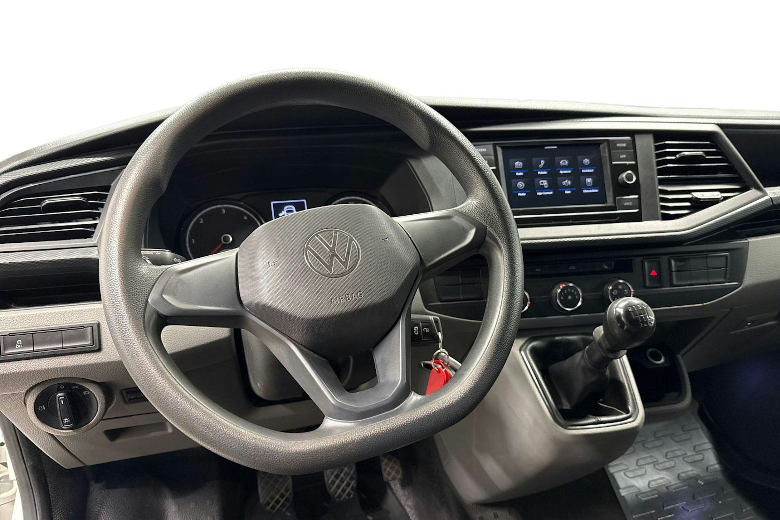 valkoinen Volkswagen Transporter 2023 kuva 9.