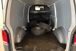 valkoinen Volkswagen Transporter 2023 kuva 14.