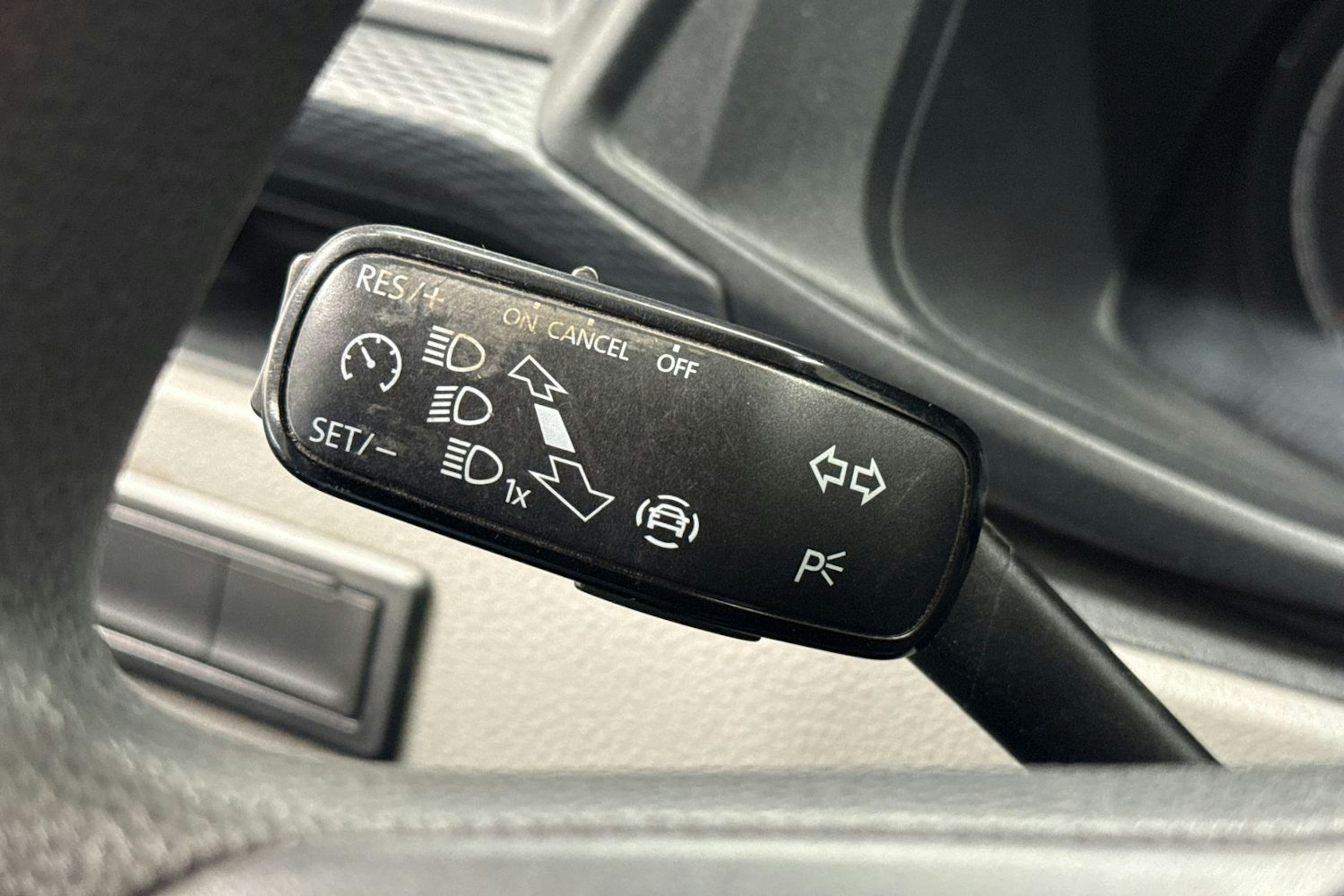 valkoinen Volkswagen Transporter 2023 kuva 15.