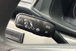 valkoinen Volkswagen Transporter 2023 kuva 15.