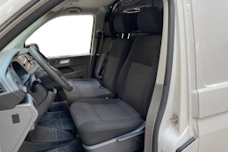 valkoinen Volkswagen Transporter 2023 kuva 6.