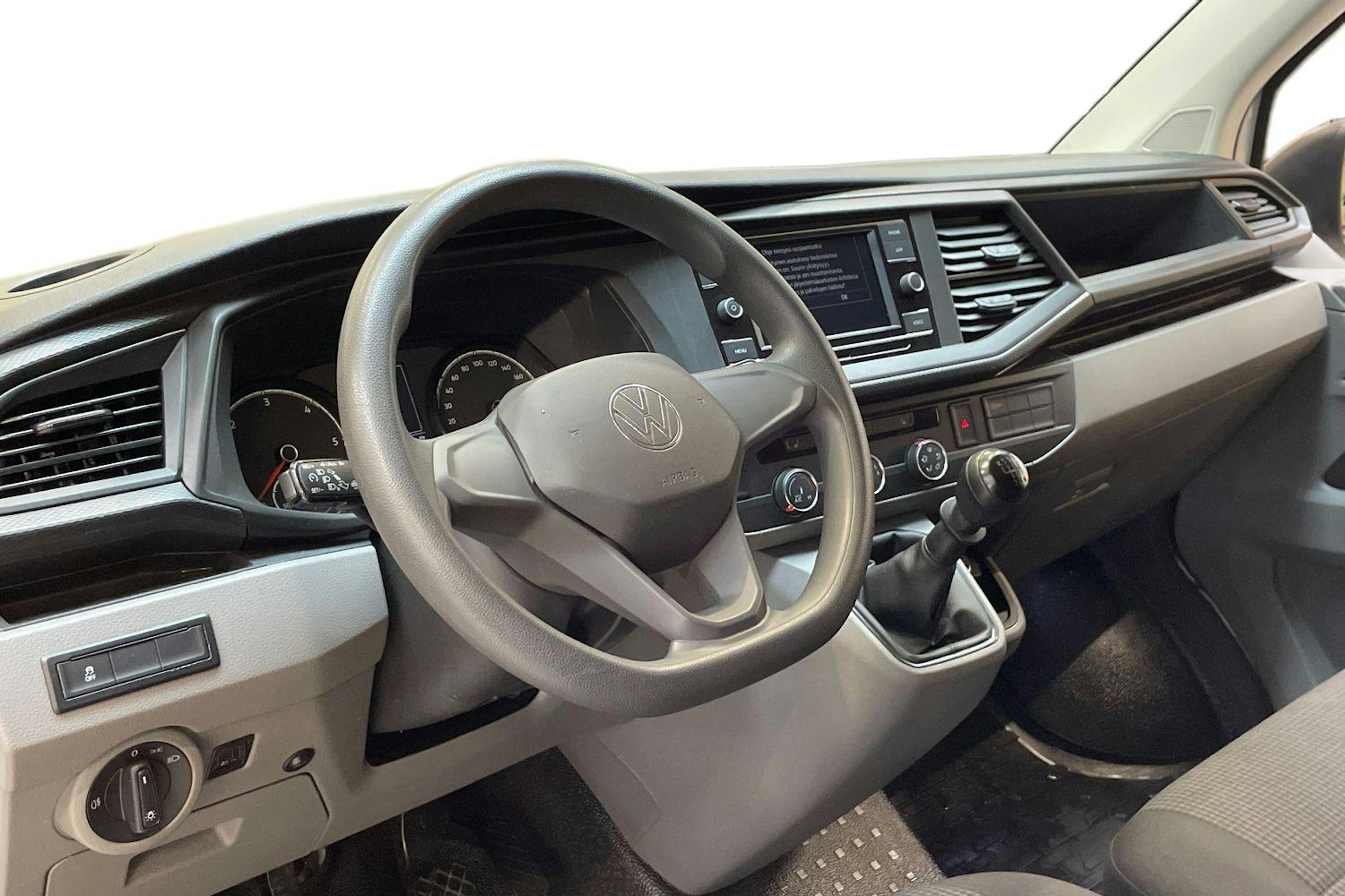 valkoinen Volkswagen Transporter 2023 kuva 7.