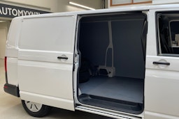 valkoinen Volkswagen Transporter 2023 kuva 9.
