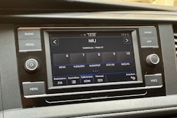 valkoinen Volkswagen Transporter 2023 kuva 15.