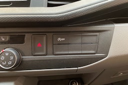 valkoinen Volkswagen Transporter 2023 kuva 20.
