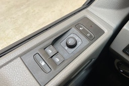 valkoinen Volkswagen Transporter 2023 kuva 22.
