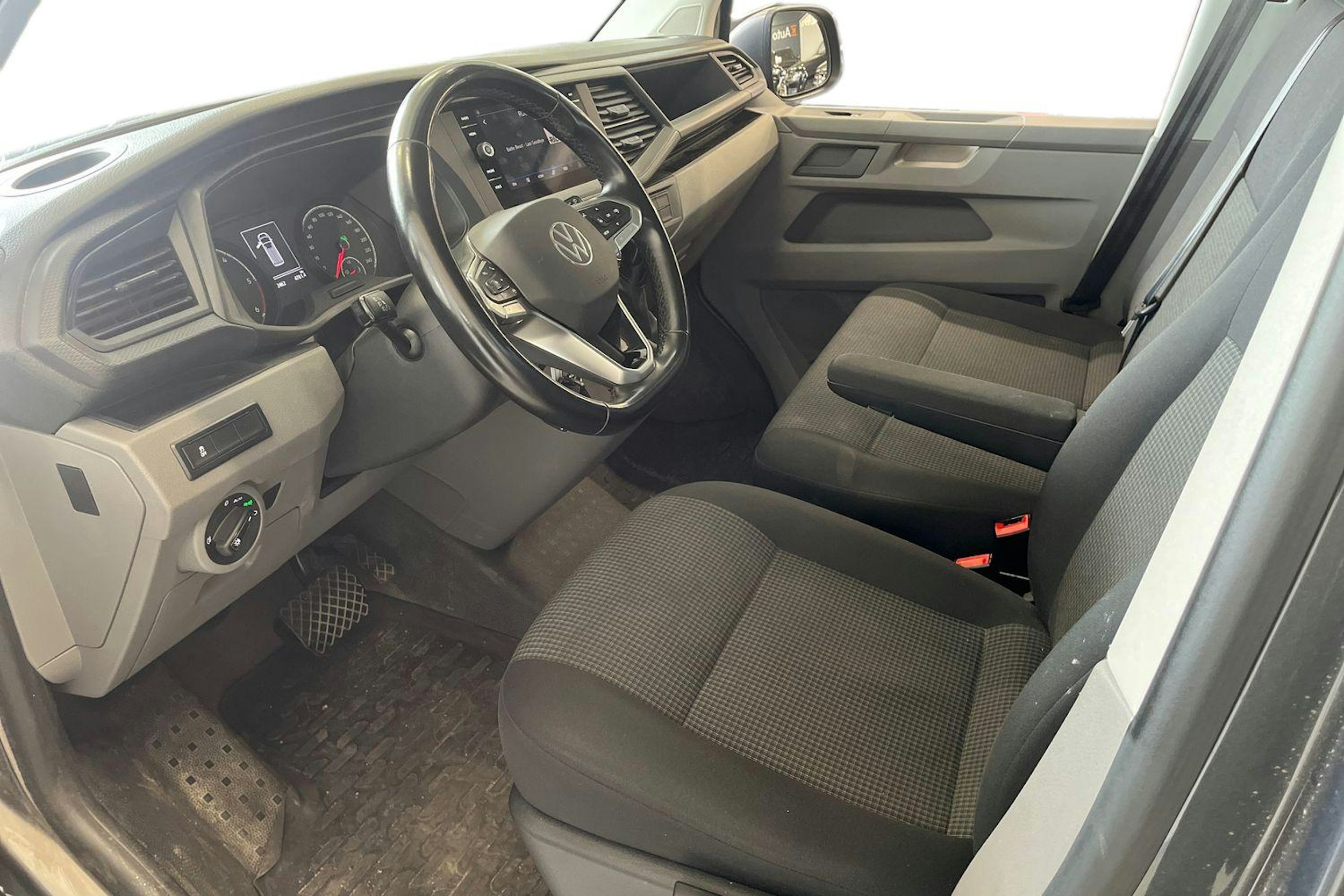 harmaa Volkswagen Transporter 2023 kuva 3.