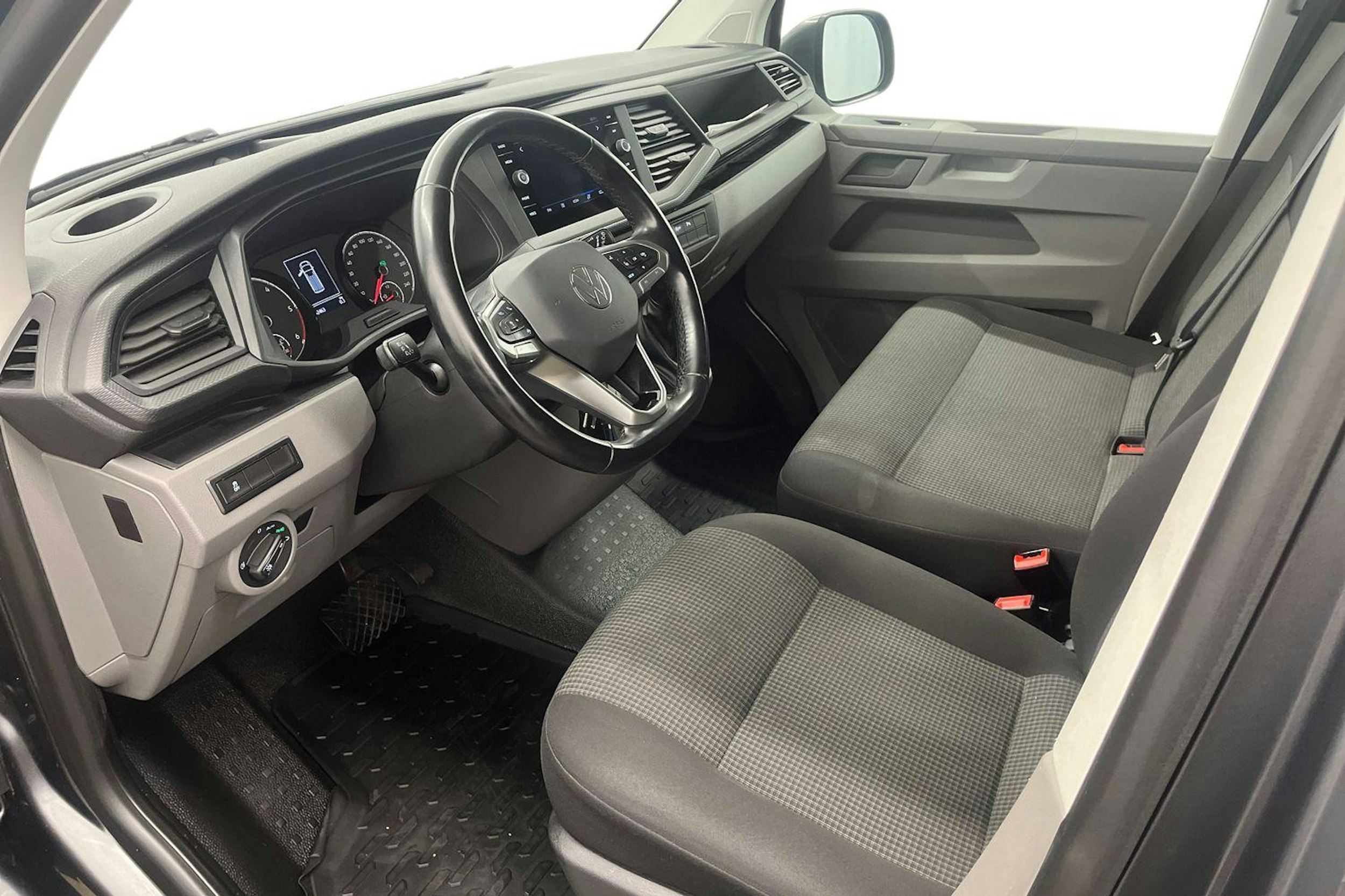 harmaa Volkswagen Transporter 2023 kuva 7.