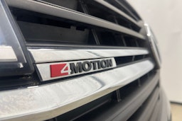 harmaa Volkswagen Transporter 2023 kuva 19.