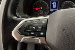 harmaa Volkswagen Transporter 2023 kuva 22.