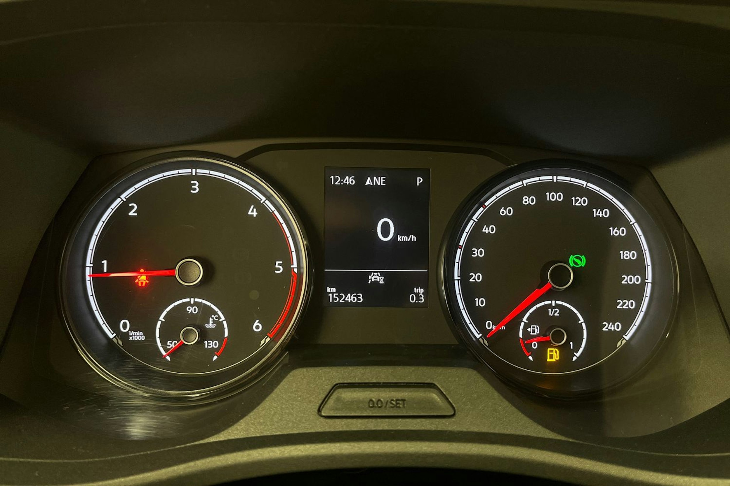 harmaa Volkswagen Transporter 2023 kuva 23.