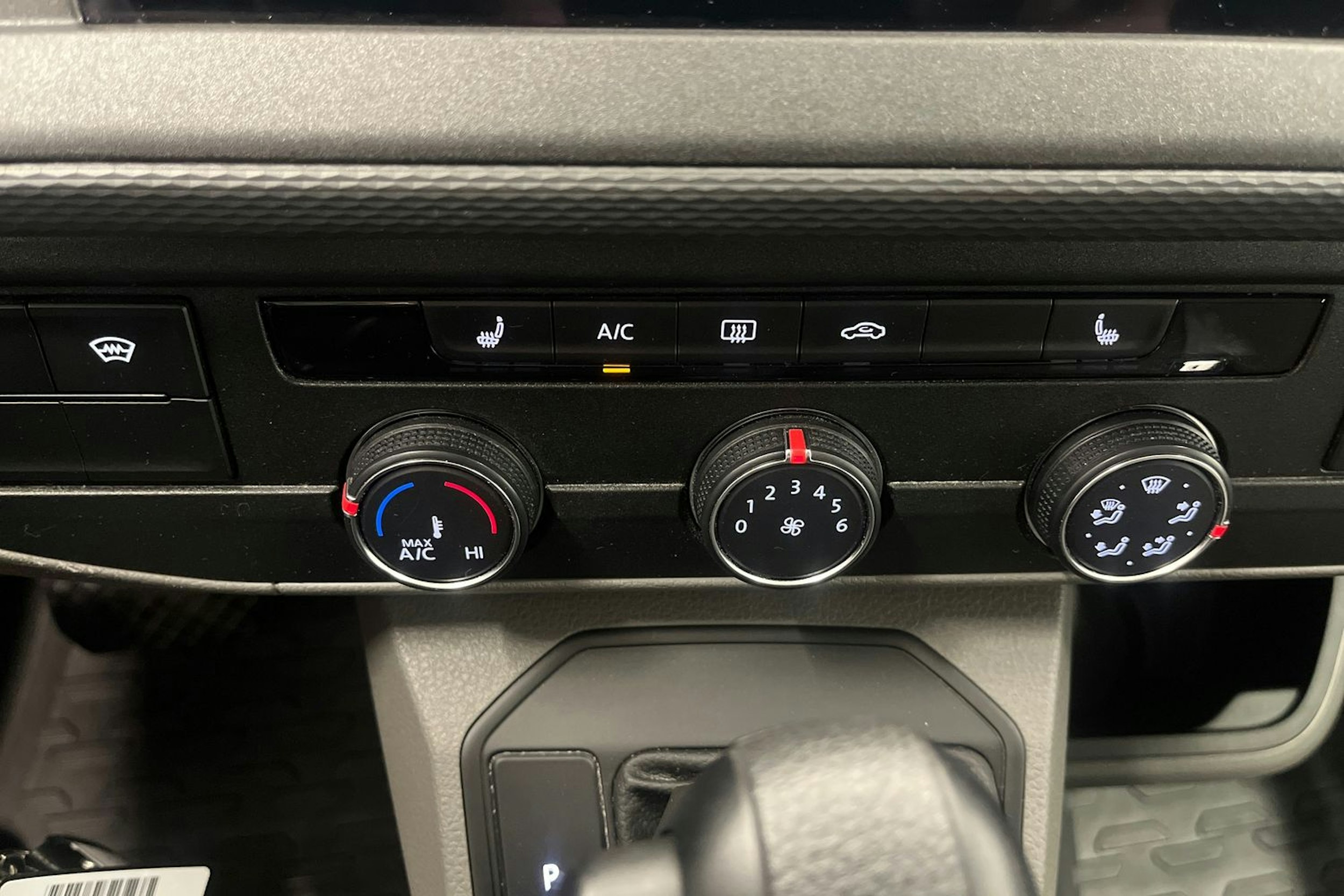 harmaa Volkswagen Transporter 2023 kuva 24.