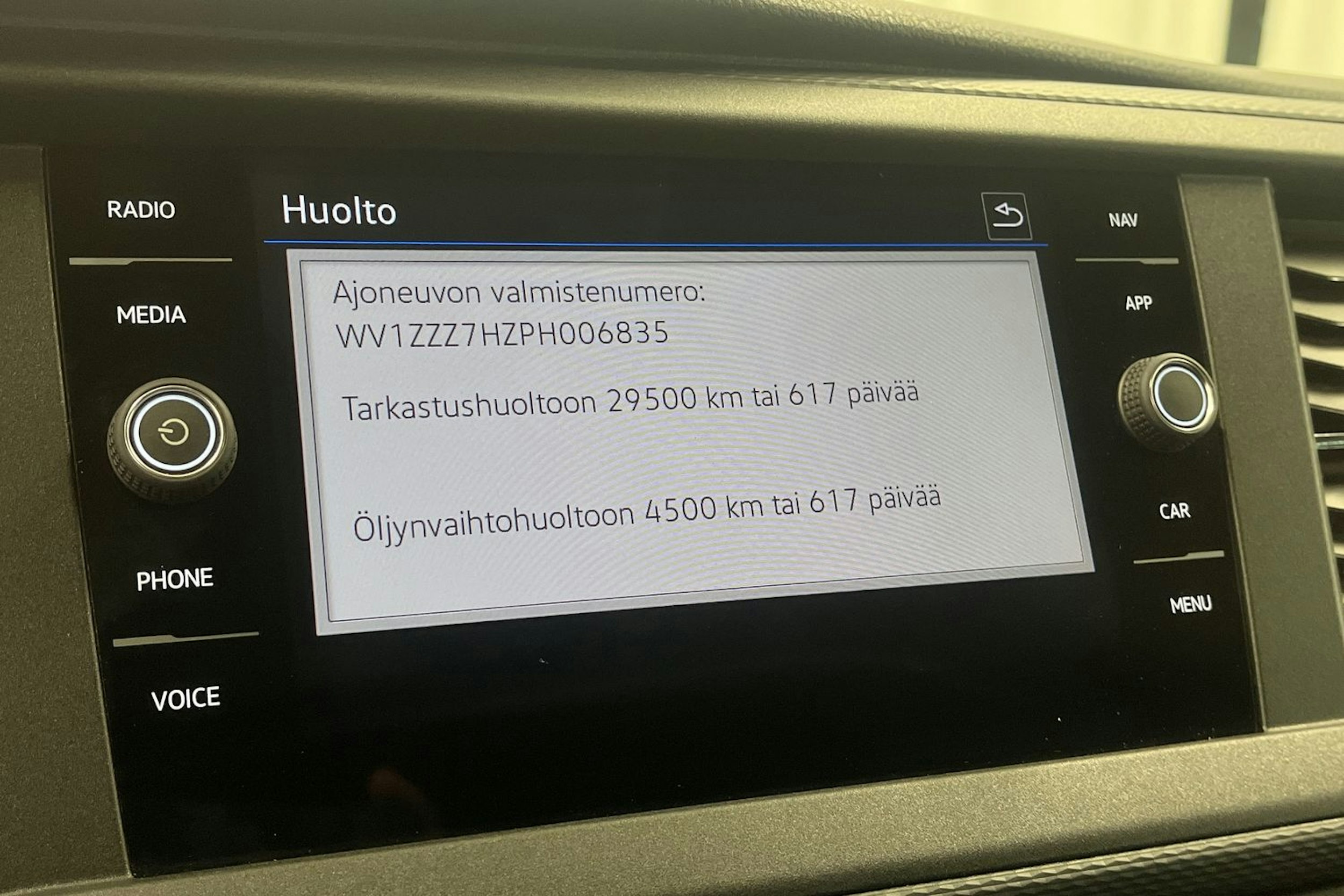 harmaa Volkswagen Transporter 2023 kuva 32.