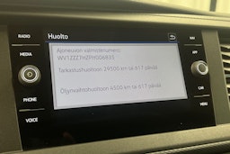 harmaa Volkswagen Transporter 2023 kuva 32.