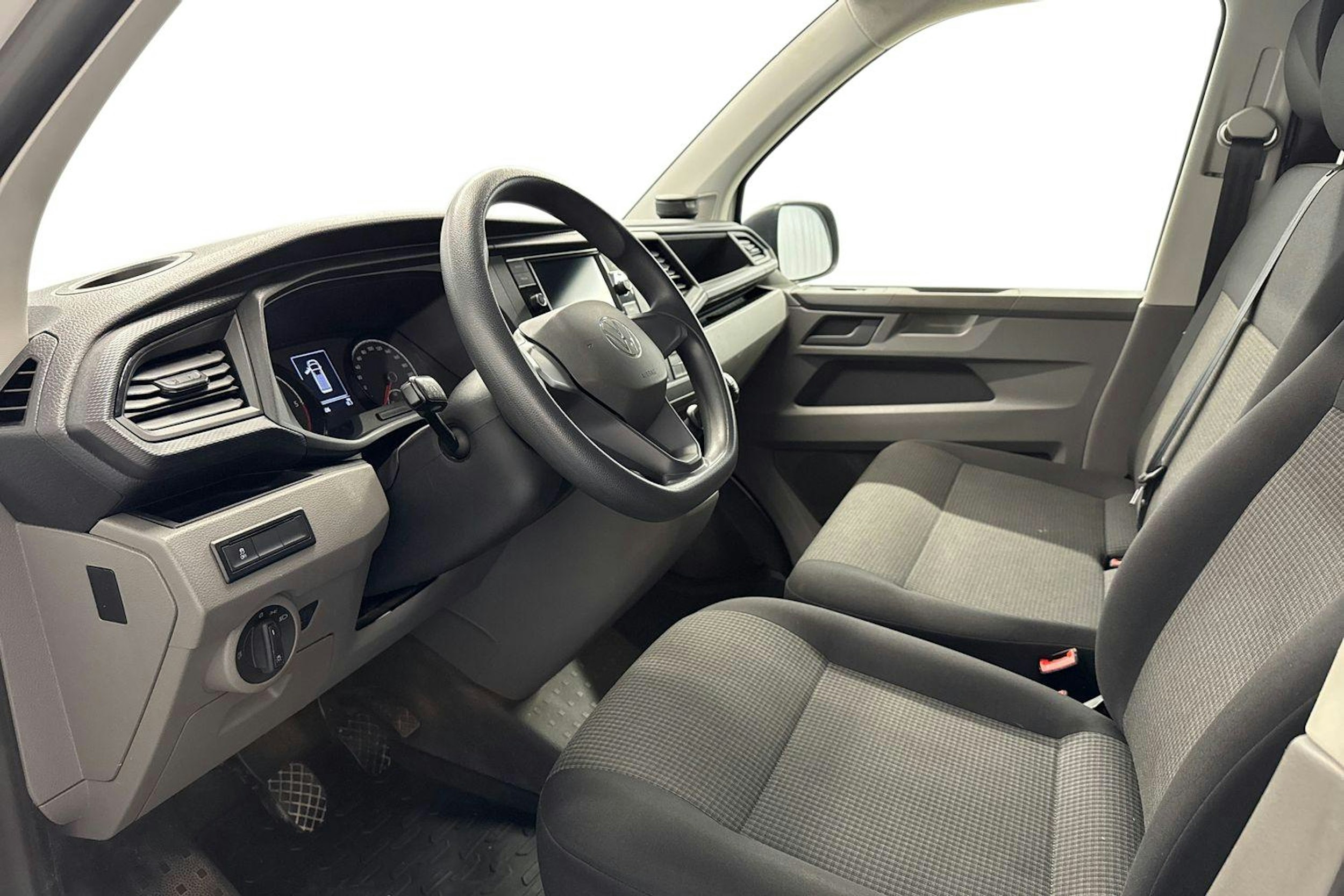 valkoinen Volkswagen Transporter 2023 kuva 6.