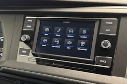 valkoinen Volkswagen Transporter 2023 kuva 12.