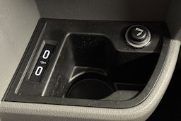 valkoinen Volkswagen Transporter 2023 kuva 16.