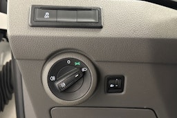 valkoinen Volkswagen Transporter 2023 kuva 17.