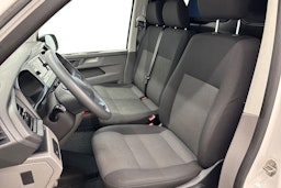 valkoinen Volkswagen Transporter 2023 kuva 7.