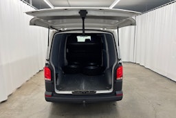 valkoinen Volkswagen Transporter 2023 kuva 14.