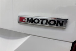 valkoinen Volkswagen Transporter 2023 kuva 22.