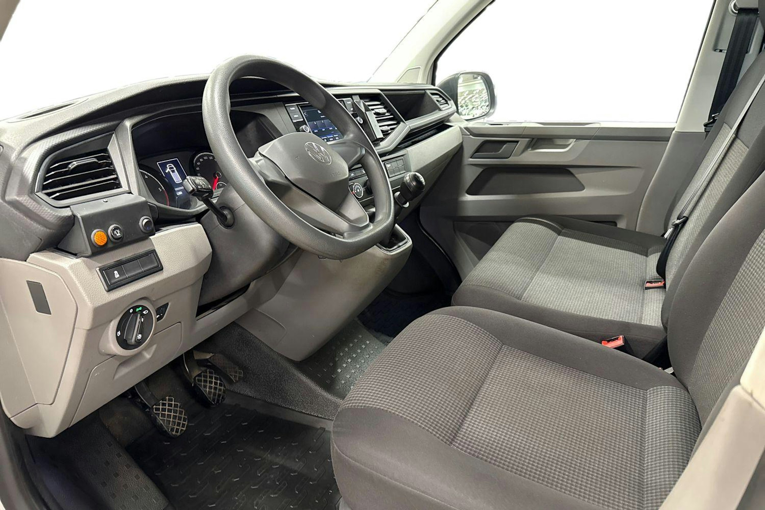 valkoinen Volkswagen Transporter 2023 kuva 6.