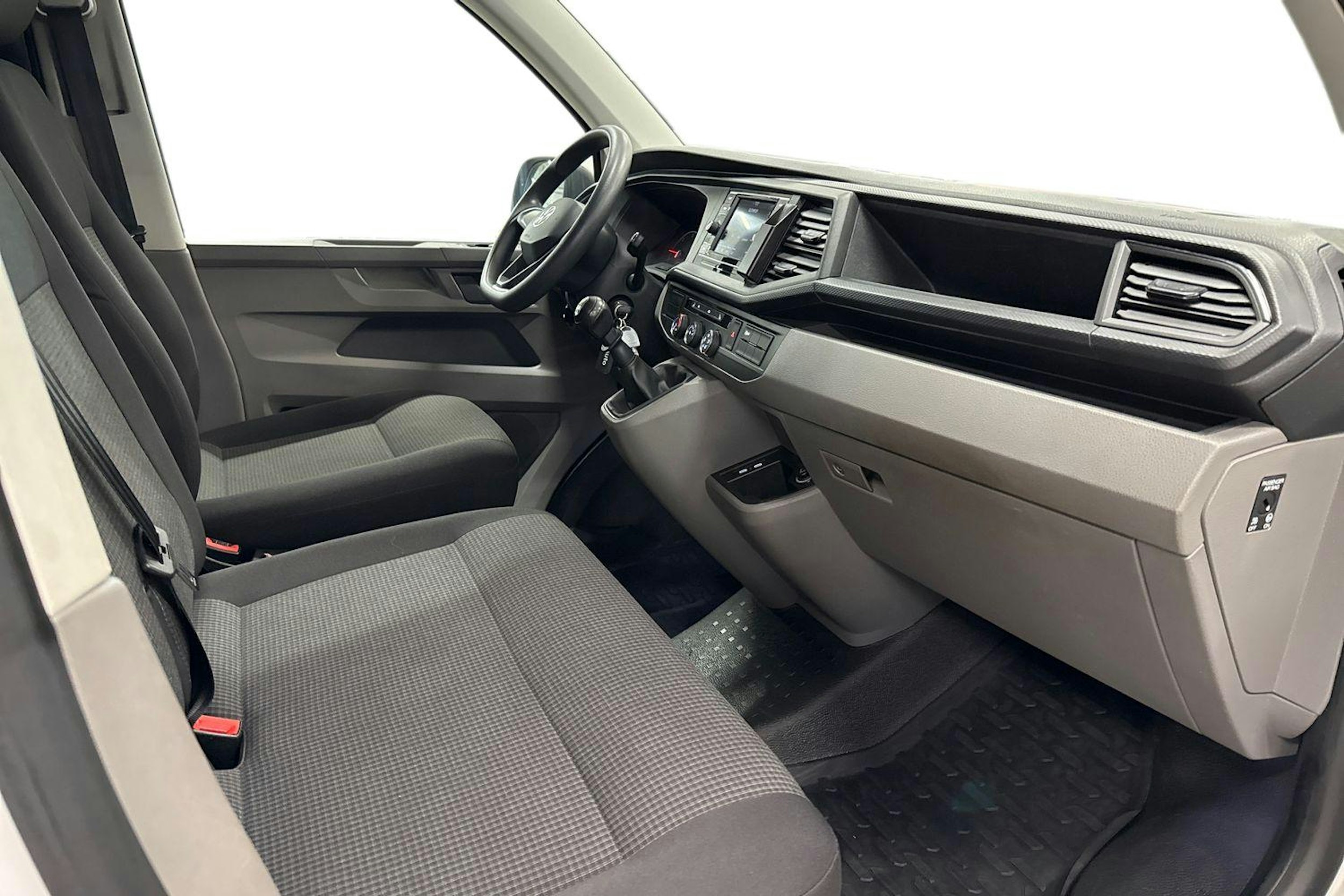 valkoinen Volkswagen Transporter 2023 kuva 8.