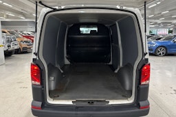valkoinen Volkswagen Transporter 2023 kuva 11.