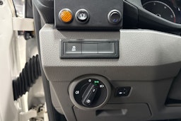 valkoinen Volkswagen Transporter 2023 kuva 13.