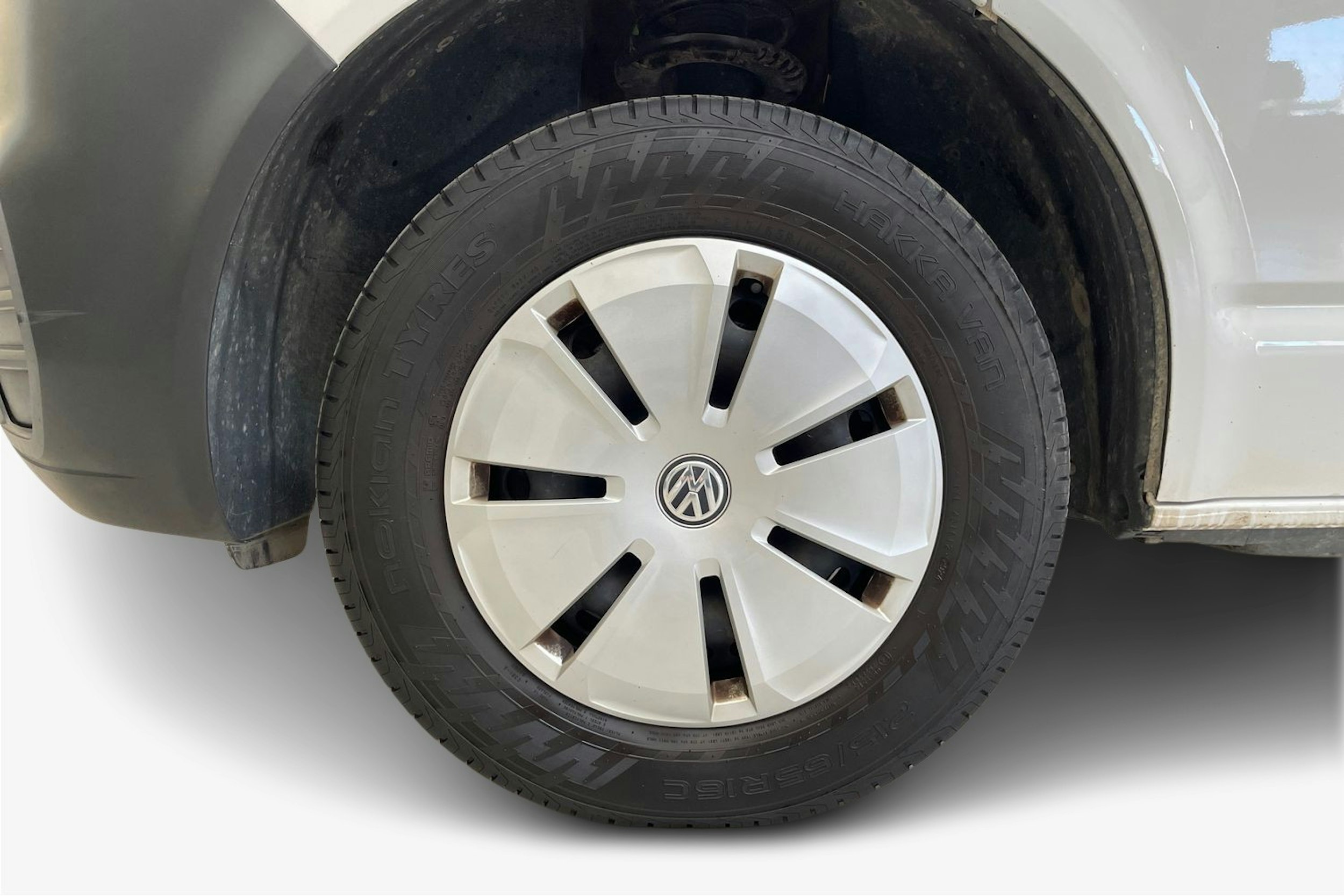 valkoinen Volkswagen Transporter 2023 kuva 10.