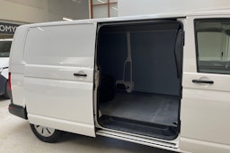 valkoinen Volkswagen Transporter 2023 kuva 12.