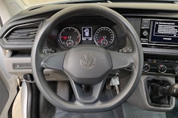 valkoinen Volkswagen Transporter 2023 kuva 16.