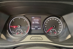 valkoinen Volkswagen Transporter 2023 kuva 17.