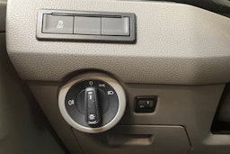 valkoinen Volkswagen Transporter 2023 kuva 24.