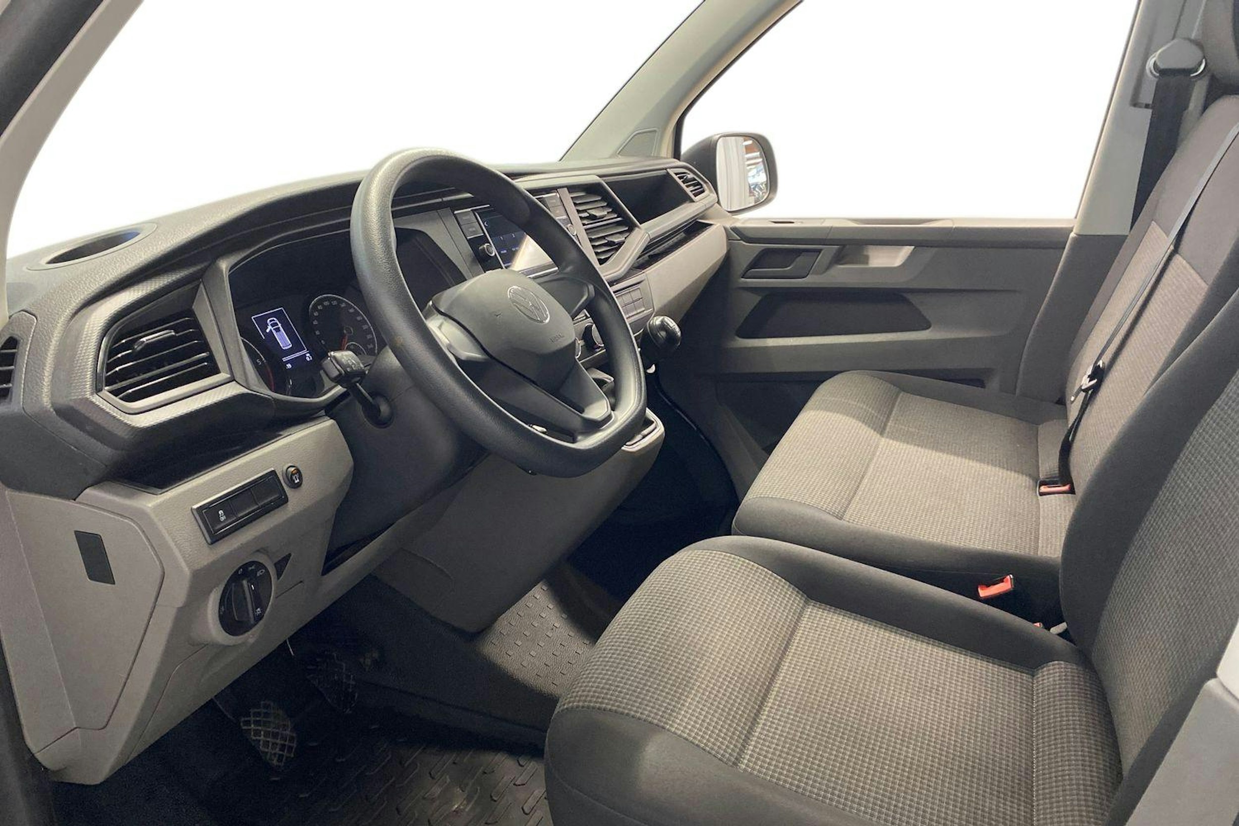 valkoinen Volkswagen Transporter 2023 kuva 7.