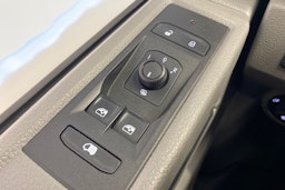 valkoinen Volkswagen Transporter 2023 kuva 22.