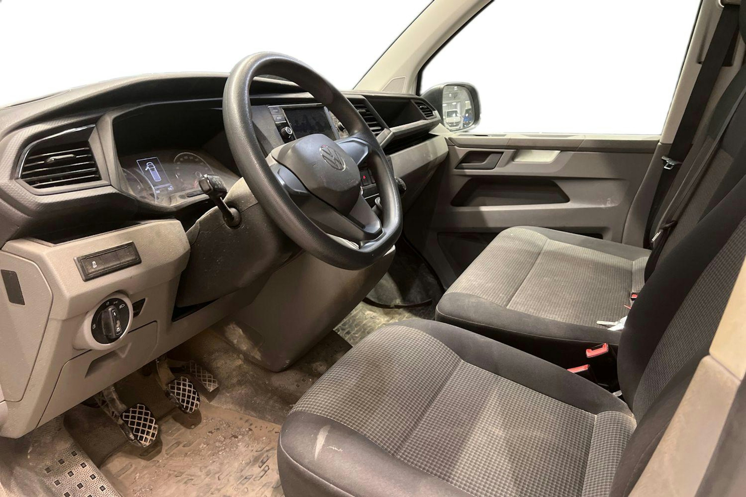 Valkoinen Volkswagen TRANSPORTER 2023 kuva 3.