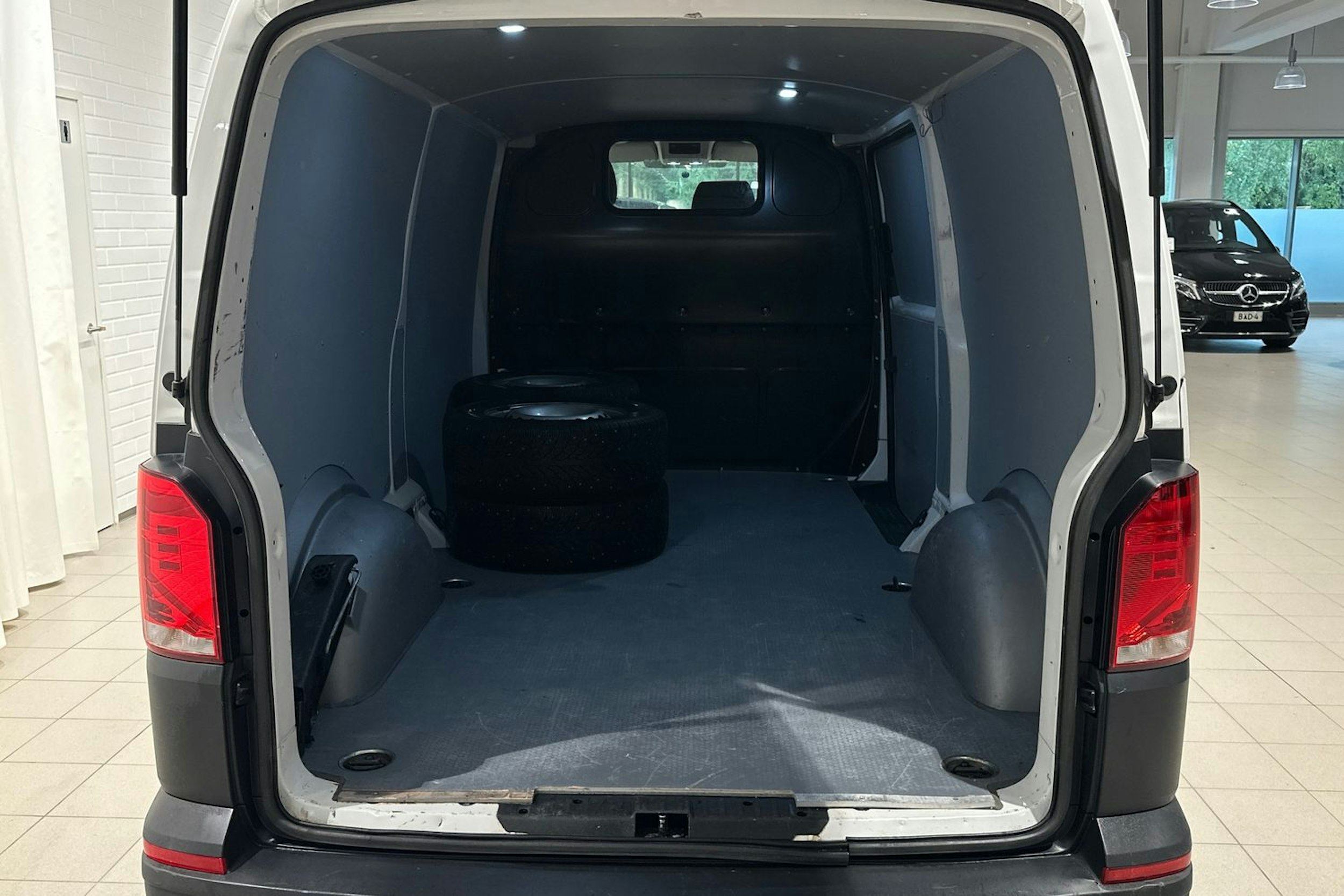 Valkoinen Volkswagen TRANSPORTER 2023 kuva 28.