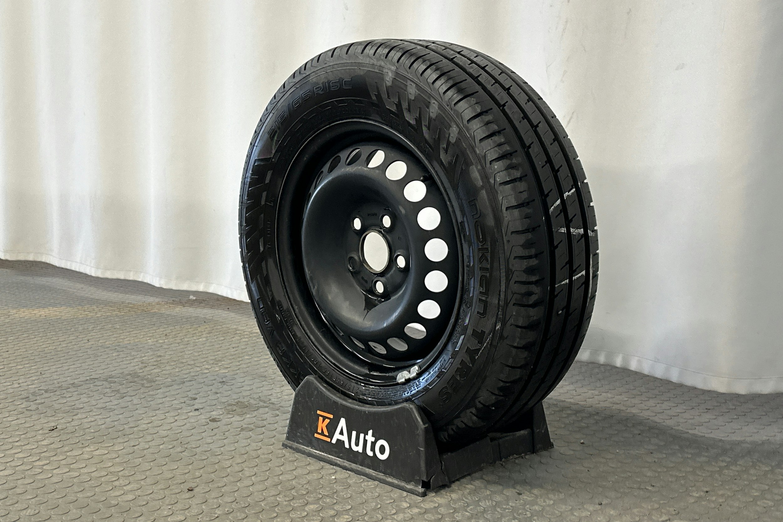 valkoinen Volkswagen Transporter 2023 kuva 13.