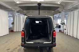 valkoinen Volkswagen Transporter 2023 kuva 15.