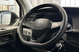 valkoinen Volkswagen Transporter 2023 kuva 17.