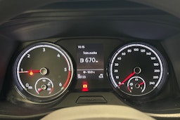 valkoinen Volkswagen Transporter 2023 kuva 18.