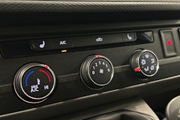 valkoinen Volkswagen Transporter 2023 kuva 21.