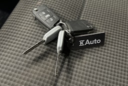 valkoinen Volkswagen Transporter 2023 kuva 24.