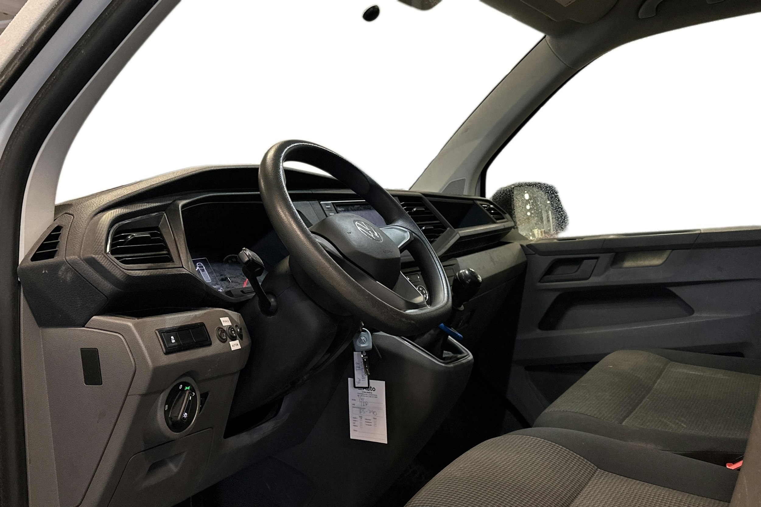 valkoinen Volkswagen Transporter 2023 kuva 3.